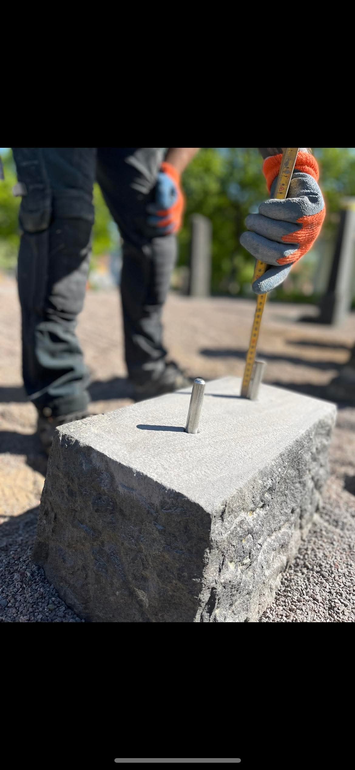 Säkring av gravsten, riktning, dubbning och förankring 